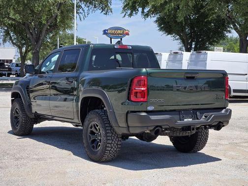 Serrano Red 2026 RAM 1500 RHO