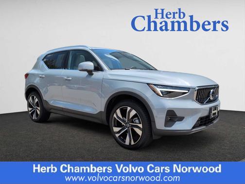 2024 Volvo XC40 B5 Ultimate Bright