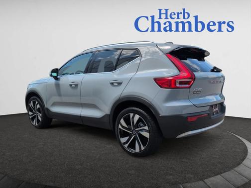 2024 Volvo XC40 B5 Ultimate Bright