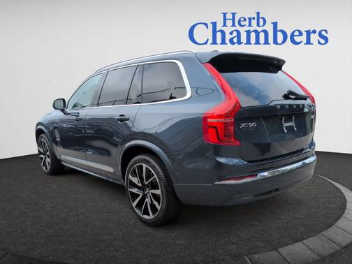 2024 Volvo XC90 Plus Bright Theme