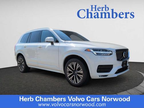 2022 Volvo XC90 Momentum