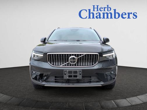 2024 Volvo XC40 Plus Bright Theme