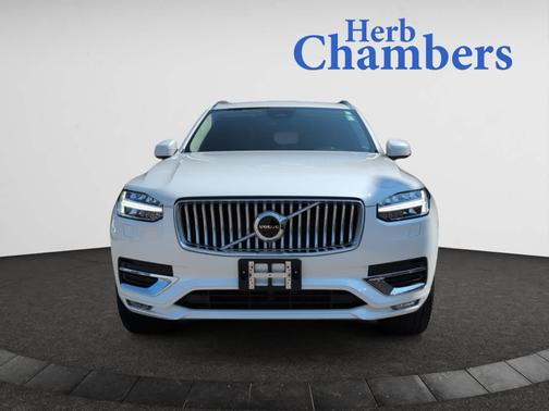 2024 Volvo XC90 Plus Bright Theme