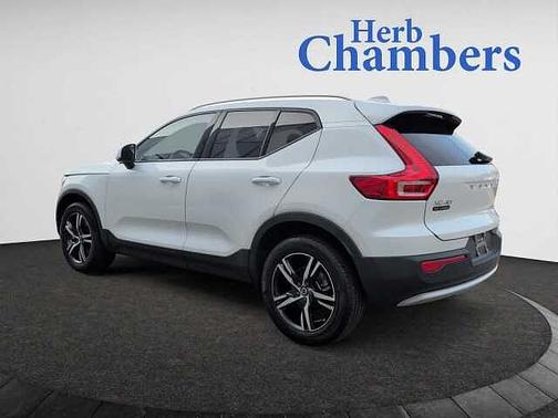 2023 Volvo XC40 Core