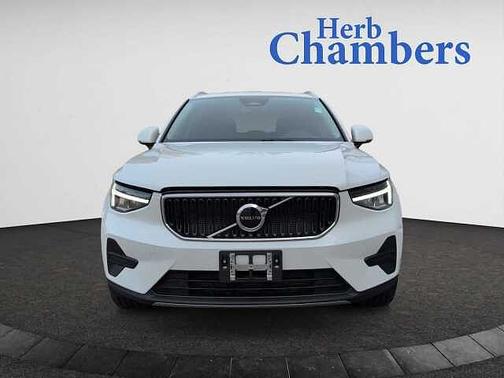 2023 Volvo XC40 Core