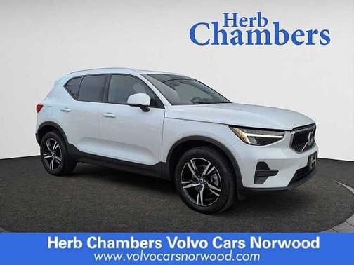 2023 Volvo XC40 Core