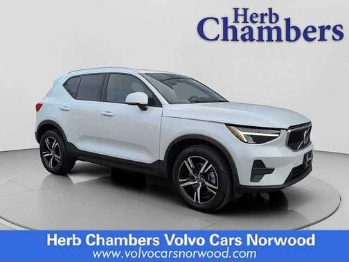 2023 Volvo XC40 Core