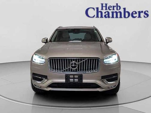 2023 Volvo XC90 Plus