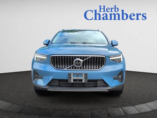 2024 Volvo XC40 Ultimate Bright Theme