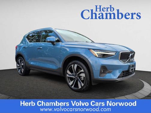 2024 Volvo XC40 Ultimate Bright Theme