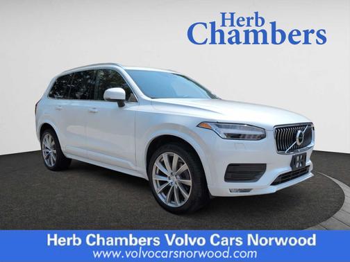 2022 Volvo XC90 Momentum