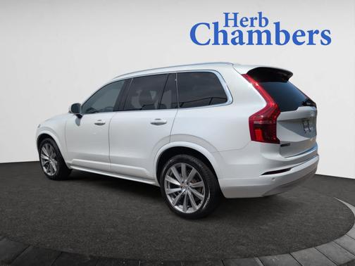 2022 Volvo XC90 Momentum