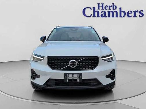 2023 Volvo XC40 Plus