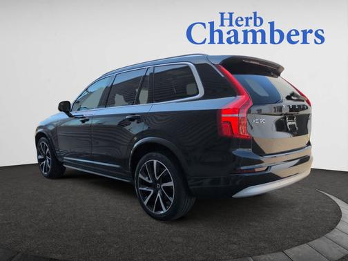 2022 Volvo XC90 Momentum