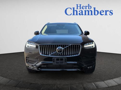 2022 Volvo XC90 Momentum