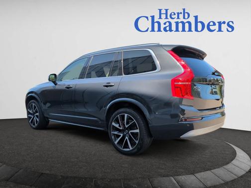 2022 Volvo XC90 Momentum