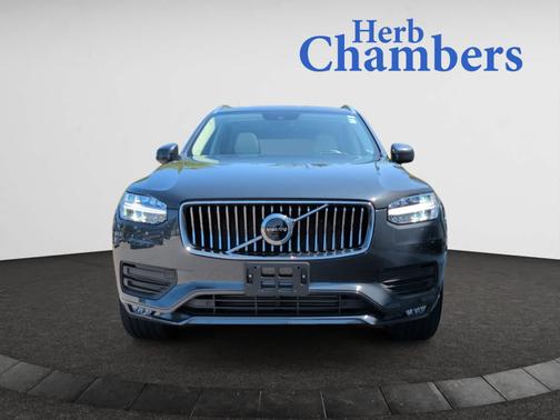 2022 Volvo XC90 Momentum