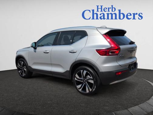 2024 Volvo XC40 B5 Ultimate Bright