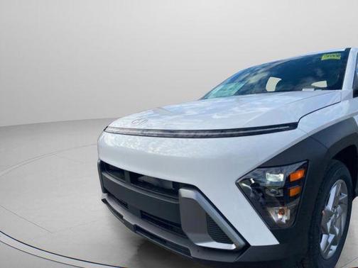 Atlas White 2026 Hyundai KONA SE