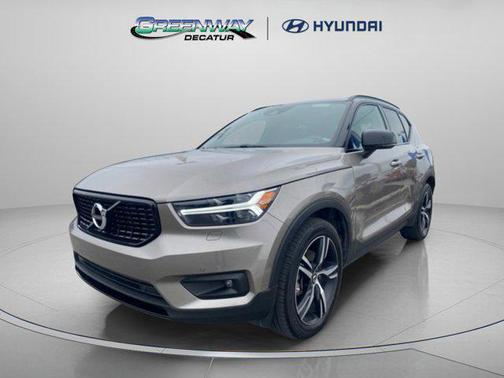 2022 Volvo XC40 T4 R-Design