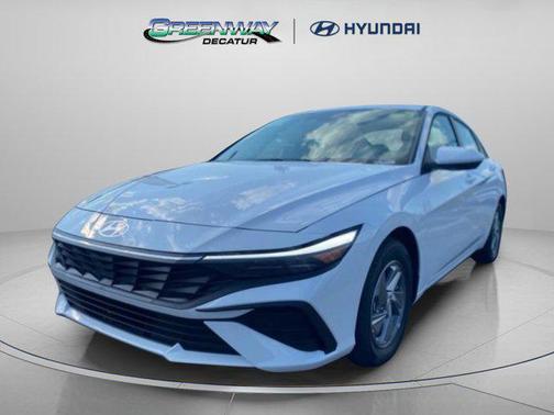 2025 Hyundai ELANTRA SE