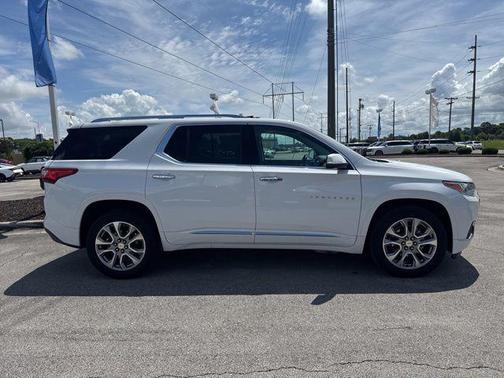Summit White 2021 Chevrolet Traverse Premier