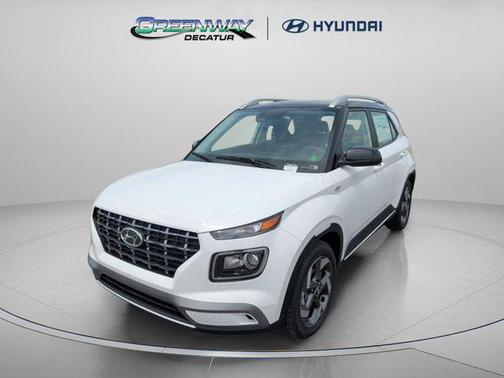 Lunar White w/Black Roof 2026 Hyundai VENUE SEL w/Two-Tone Roof