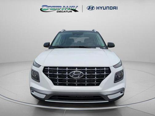 Lunar White w/Black Roof 2026 Hyundai VENUE SEL w/Two-Tone Roof