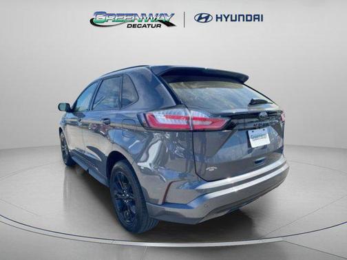 Carbonized Gray Metallic 2024 Ford Edge SE