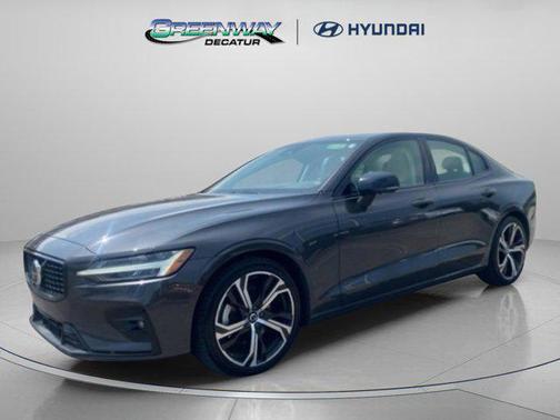 2024 Volvo S60 B5 Plus Dark Theme