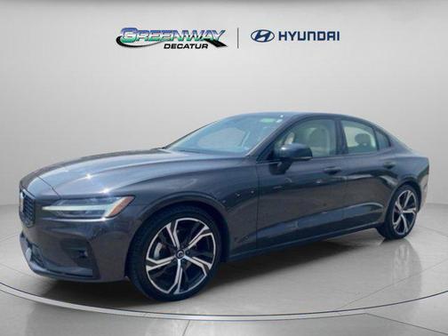 2024 Volvo S60 B5 Plus Dark Theme