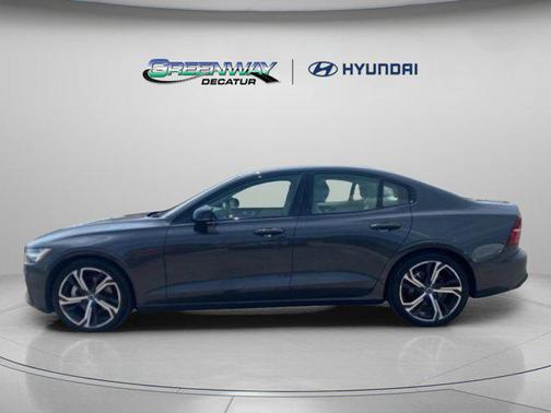 2024 Volvo S60 B5 Plus Dark Theme