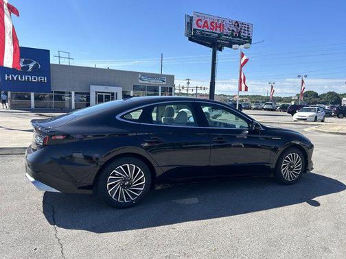 2024 Hyundai SONATA Hybrid SE