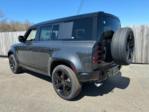 2025 Land Rover Defender P500 X-Dynamic SE