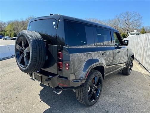 2025 Land Rover Defender P500 X-Dynamic SE
