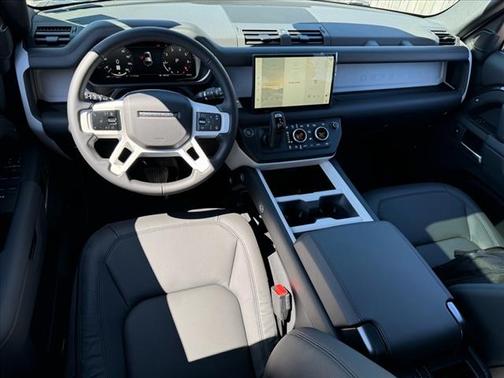 2025 Land Rover Defender P500 X-Dynamic SE