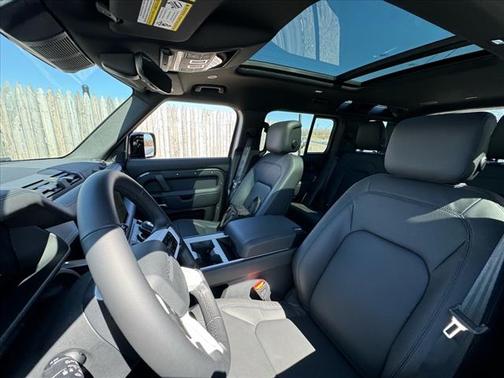 2025 Land Rover Defender P500 X-Dynamic SE