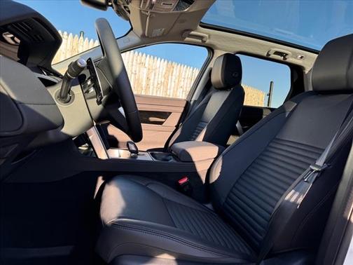 2025 Land Rover Discovery Sport S