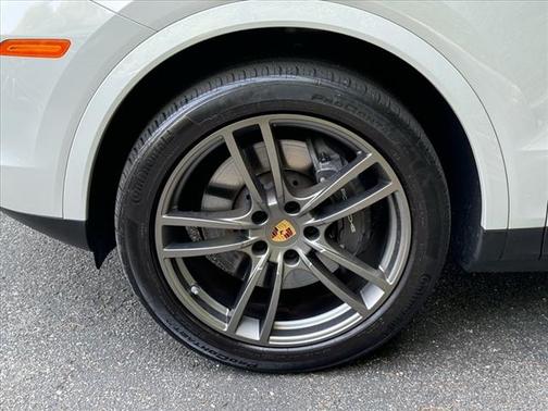 2023 Porsche Cayenne Platinum Edition