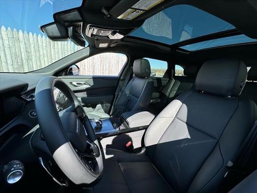 2026 Land Rover Range Rover Velar P250 SE R-Dynamic