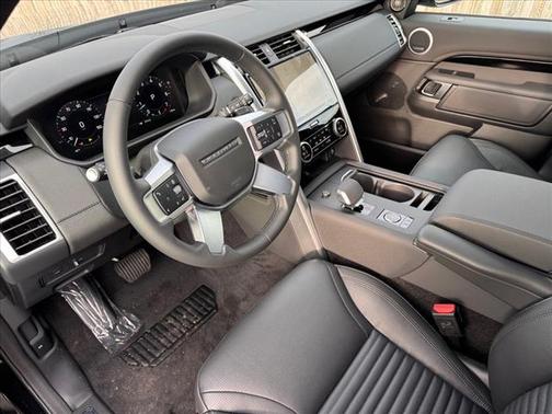 2025 Land Rover Discovery P300 S