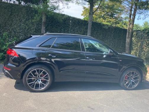 Photo 3 of 10 of 2019 Audi Q8 3.0T Premium