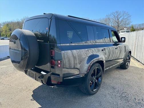 2025 Land Rover Defender P400 X-Dynamic SE