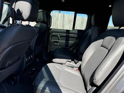 2025 Land Rover Defender P400 X-Dynamic SE