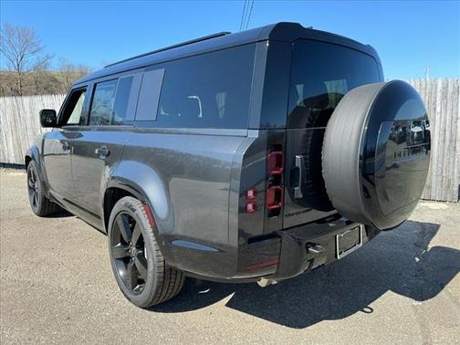 2025 Land Rover Defender P400 X-Dynamic SE