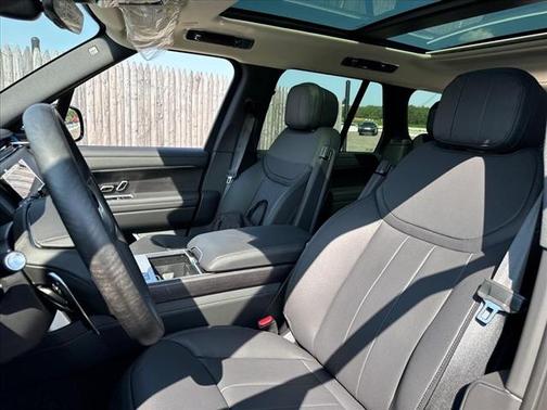 2025 Land Rover Range Rover P530 SE 7 Seat