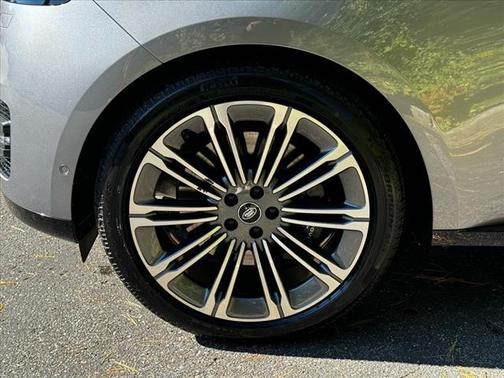 2025 Land Rover Range Rover P530 SE