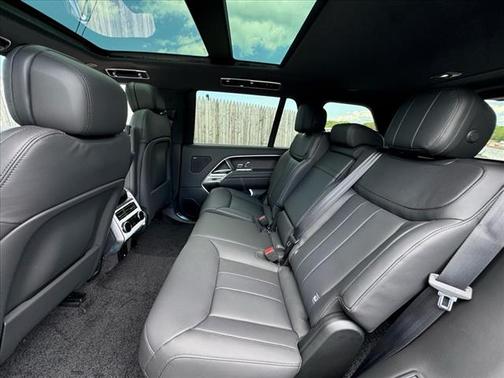 2025 Land Rover Range Rover P530 SE 7 Seat