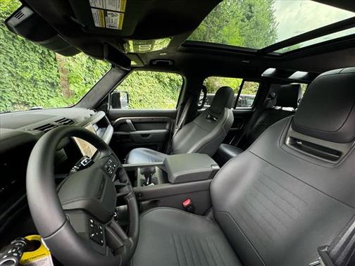 2025 Land Rover Defender OCTA
