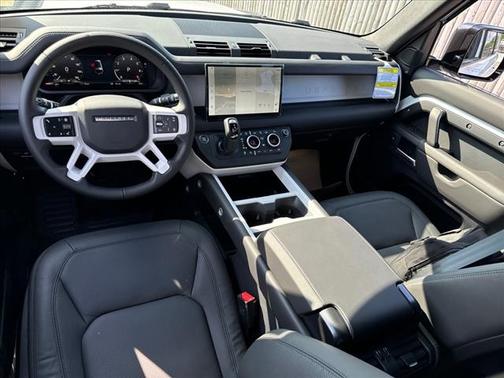 2025 Land Rover Defender P400 X-Dynamic SE